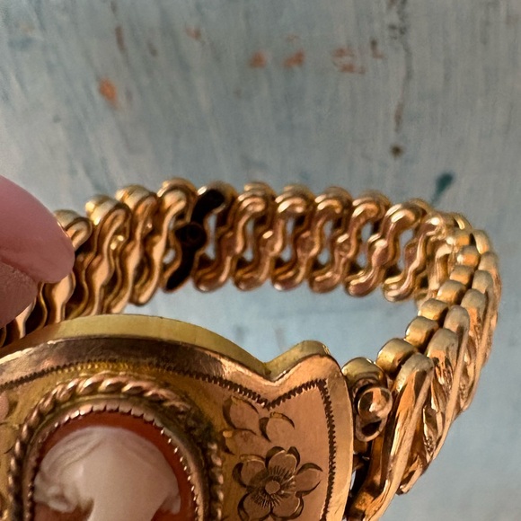 Gorgeous “Carmen” DFB Briggs Cameo Stretch “Sweetheart” Gold-Filled Bracelet - Picture 6 of 16